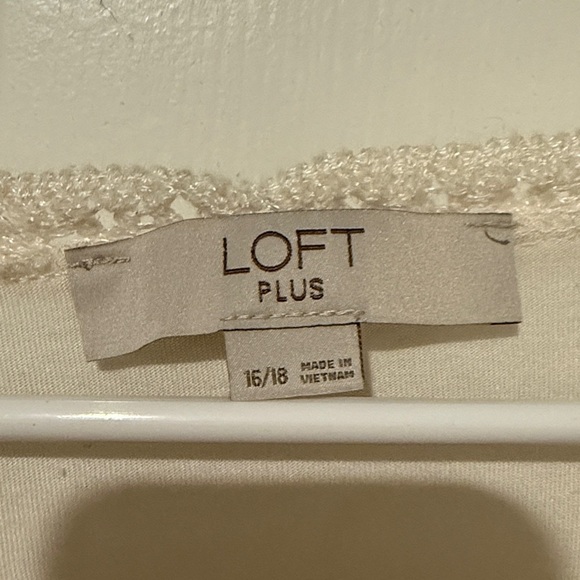 Loft pullover short sleeve crochet sleeve top ivory cream size 16/18 - Picture 3 of 5